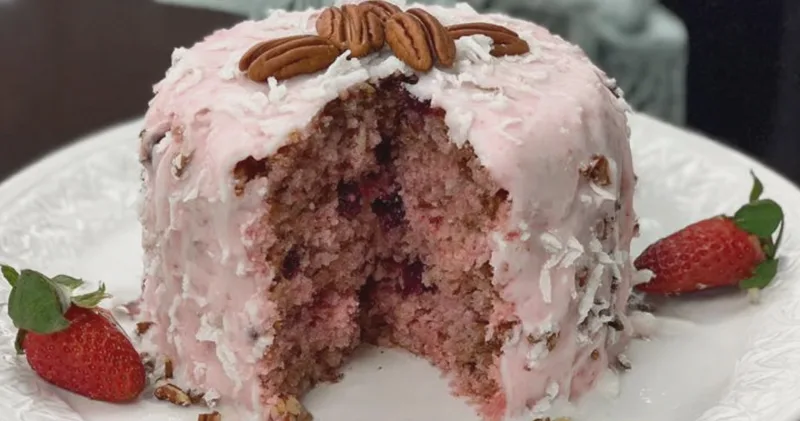 Delightful Strawberry Pecan Cake Recipe